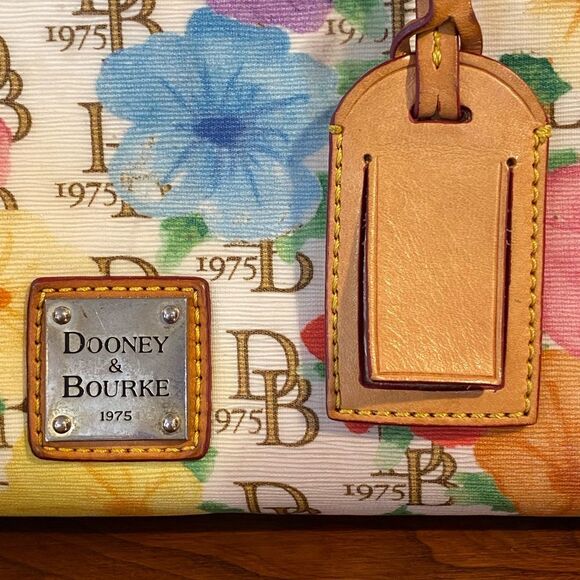 Vintage Dooney and Bourke Hibiscus Shoulder Bag & Wallet Set - Picture 3 of 15